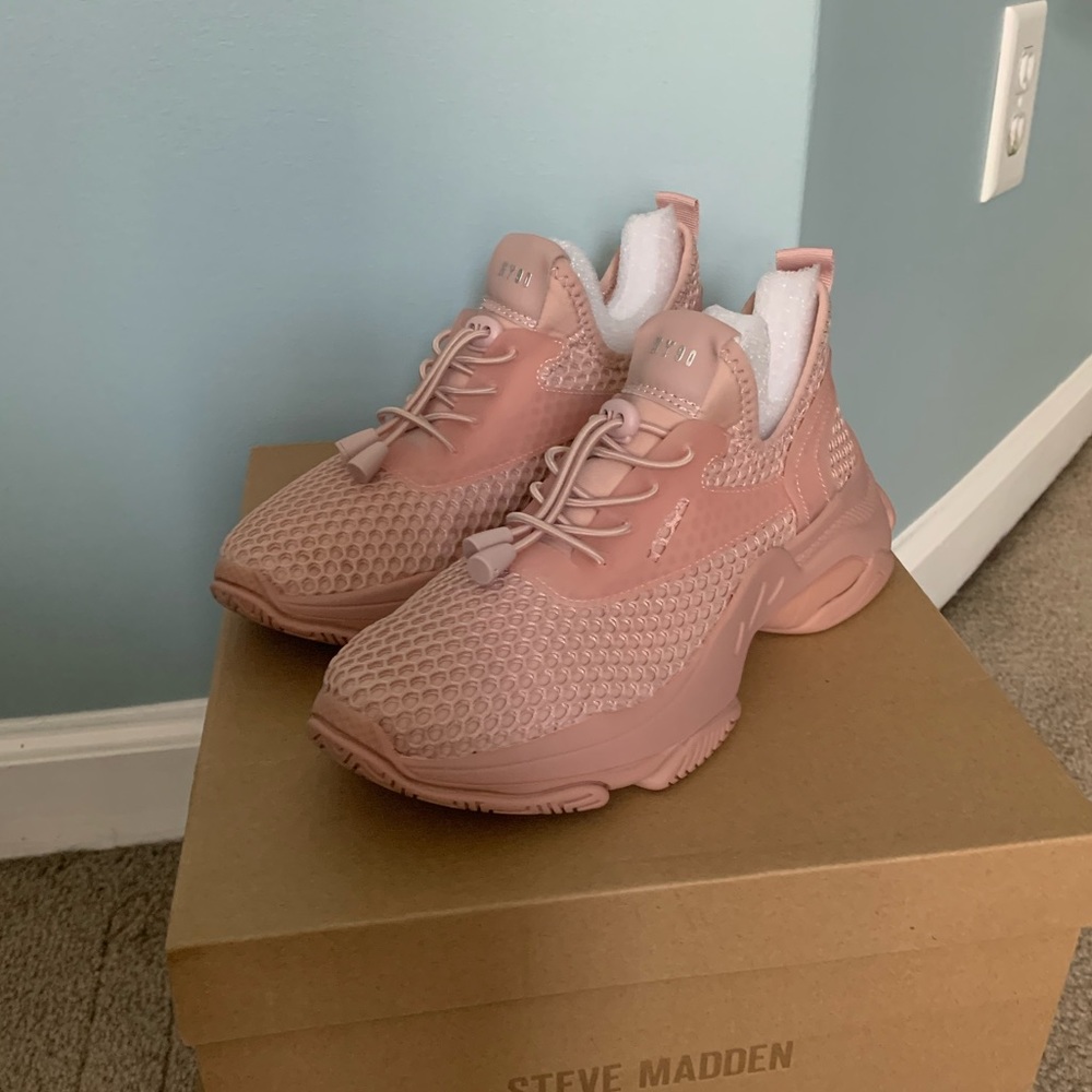 NWT Steve Madden Milo Blush Sneakers